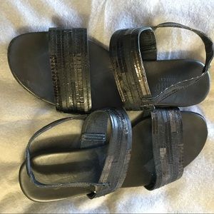Munro 2-strap black sandals
